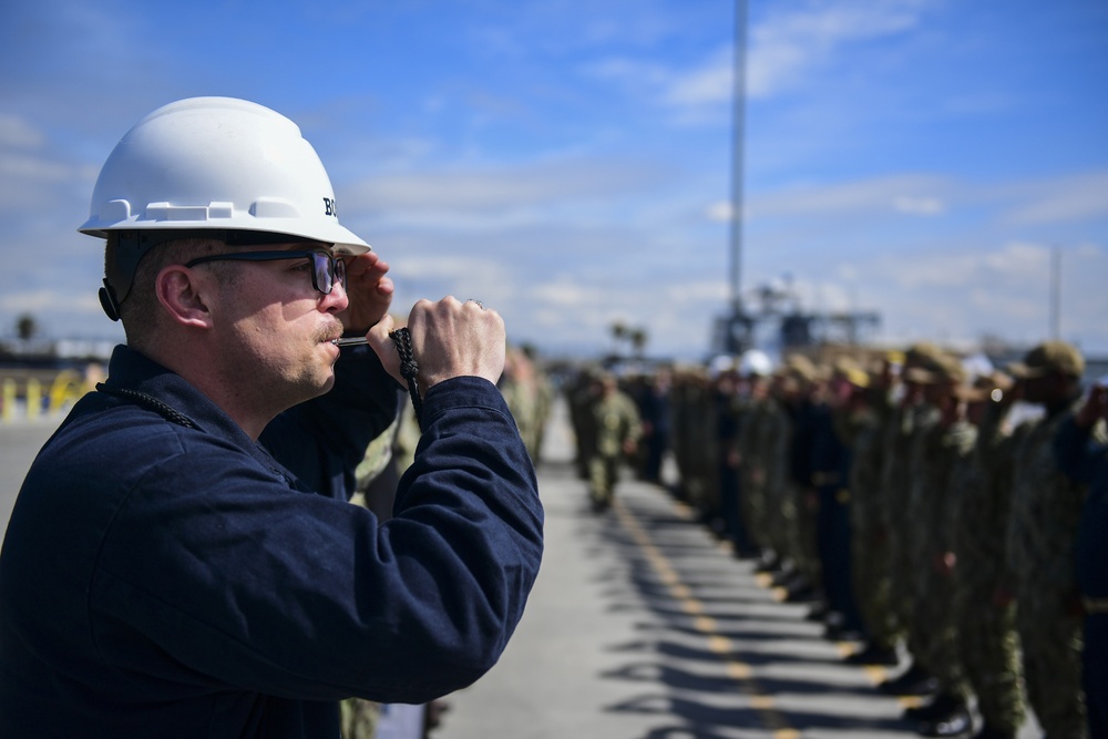 USS Makin Island bong-off
