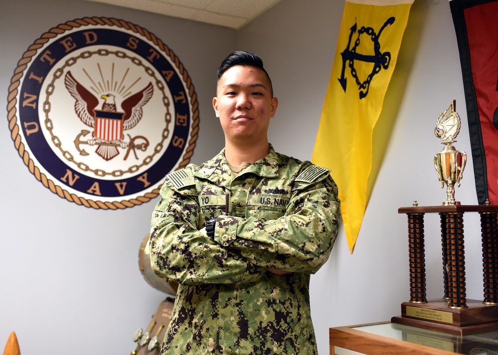 Tucson Navy Recruiter Sets High Goals