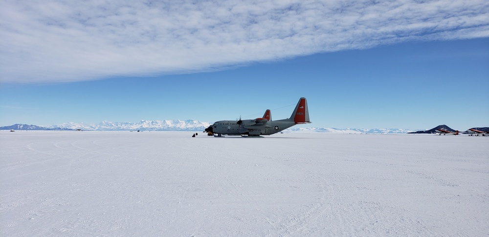 DVIDS - Images - NY Air National Guard's 109th Airlift Wing Supports ...