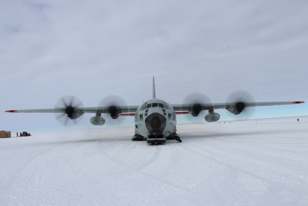 DVIDS - Images - NY Air National Guard's 109th Airlift Wing Supports ...