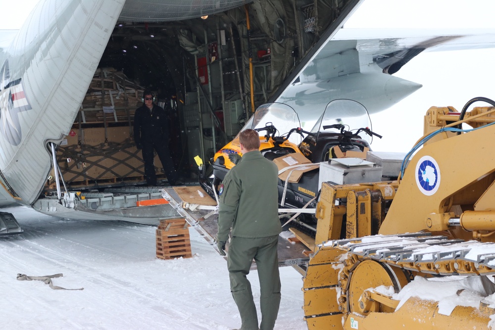 DVIDS - Images - NY Air National Guard's 109th Airlift Wing Supports ...