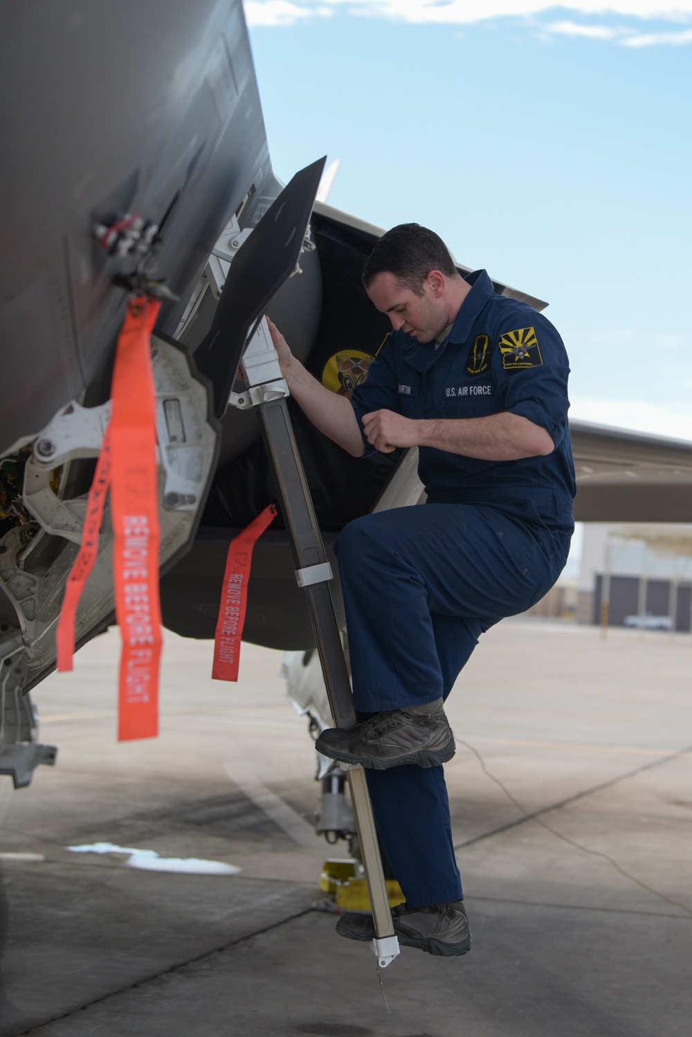 F-35 maintainer is on his way to becoming an F-35 pilot