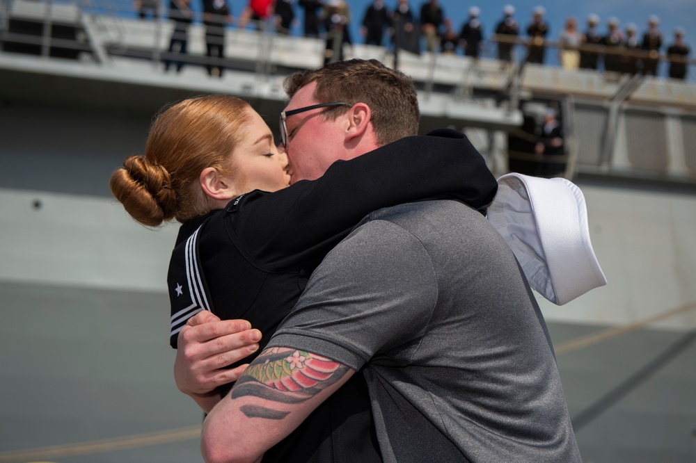 USS Anchorage Returns To Home Port