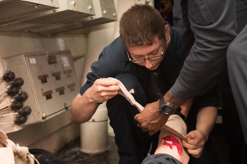Chung-Hoon Sailors train for medical