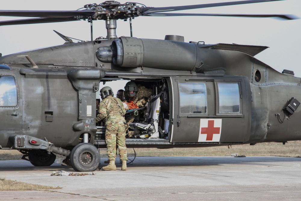 Soldiers conduct medical evacuation exercise