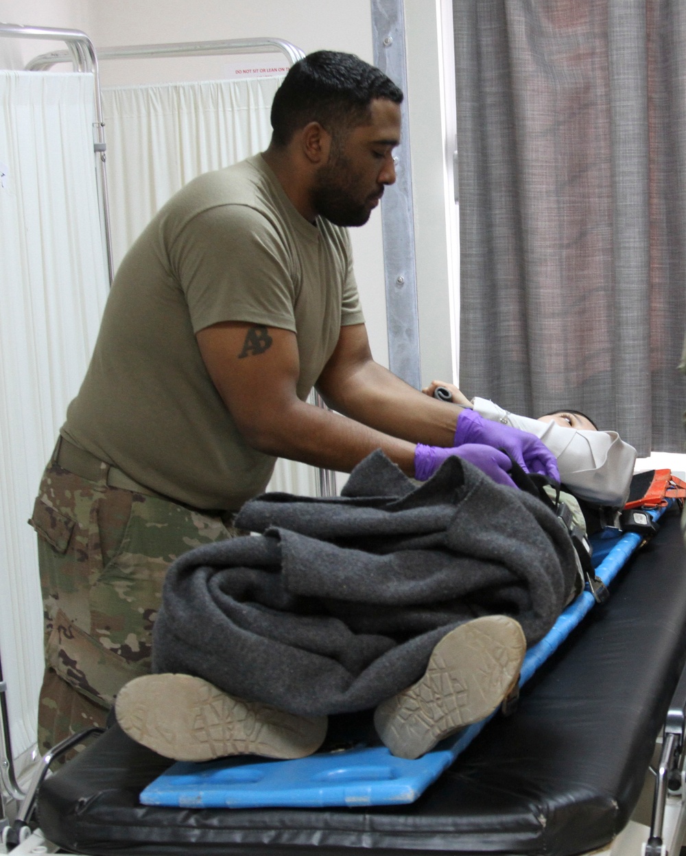 Soldiers conduct medical evacuation exercise