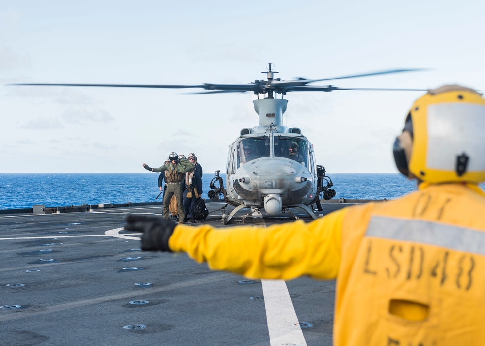 USS Ashland conducts RAS with USNS Pecos