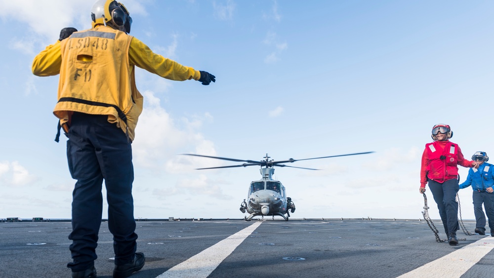 USS Ashland conducts RAS with USNS Pecos