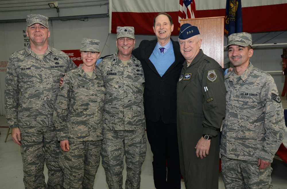 Lt. Gen. L. Scott Rice visits the Portland Air National Guard Base