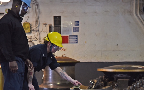 USS Blue Ridge conducts precision anchoring event