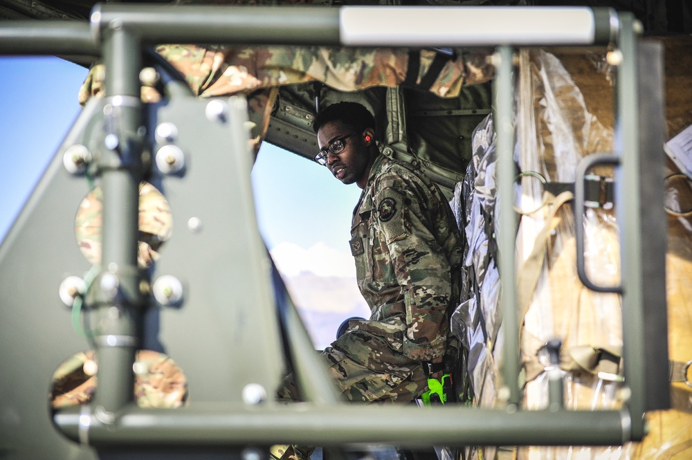 Airmen loads gear