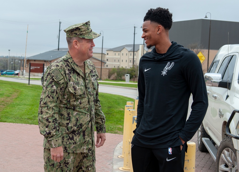 Dejounte Murray Tours the METC
