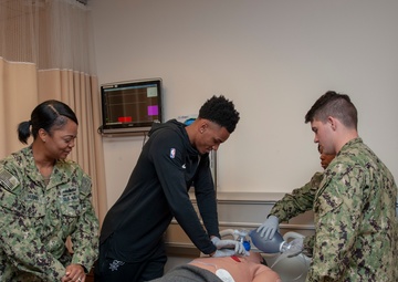Dejounte Murray Tours the METC