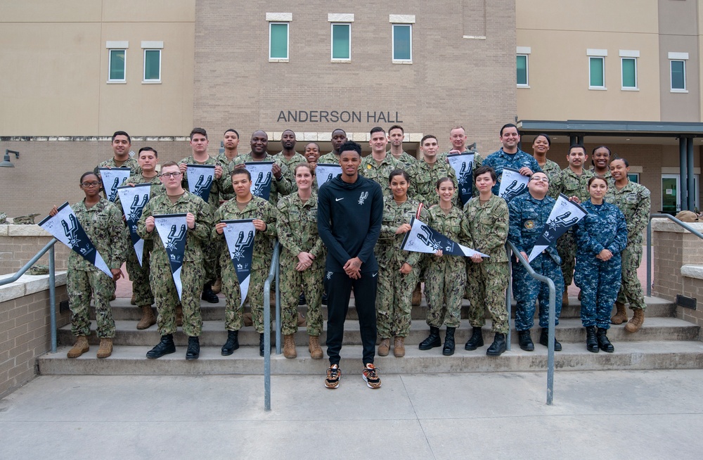 Dejounte Murray Tours the METC