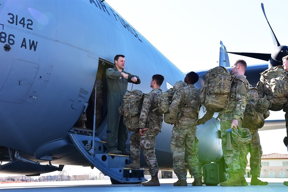 DVIDS - Images - Paratroopers load C-130