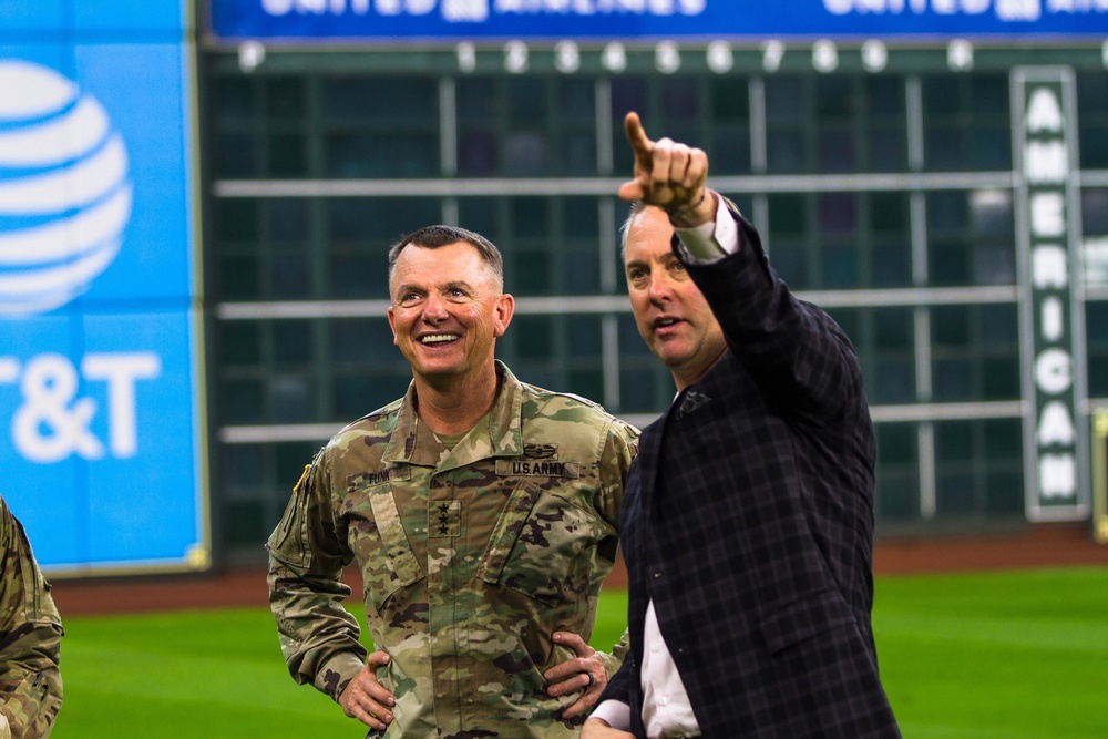 III Corps command team strengthens community ties in Houston