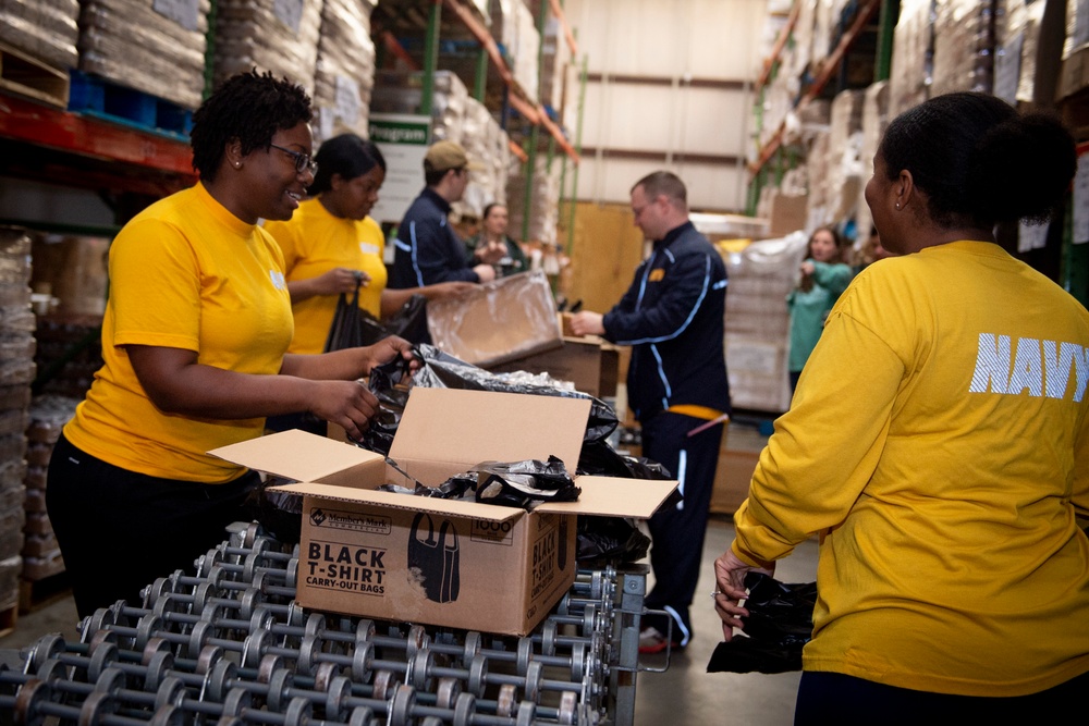 James E. Williams Sailors Volunteer During Mobile Navy Week