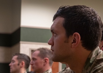 WWII pilot shares wisdom with Airmen