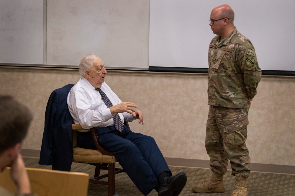 WWII pilot shares wisdom with Airmen