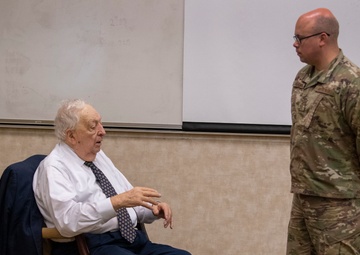 WWII pilot shares wisdom with Airmen