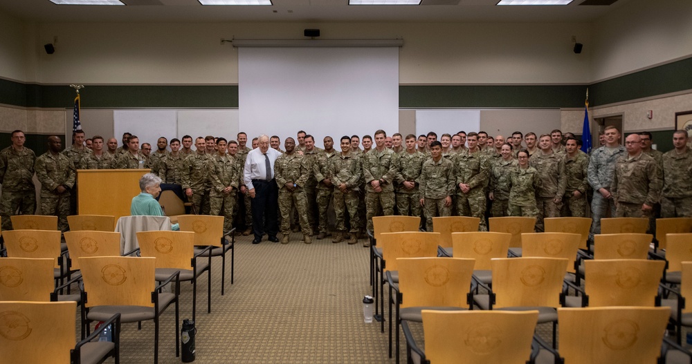 WWII pilot shares wisdom with Airmen