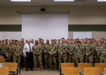 WWII pilot shares wisdom with Airmen