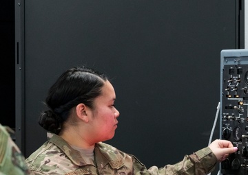 C-5M maintainers learn on upgraded legacy trainers