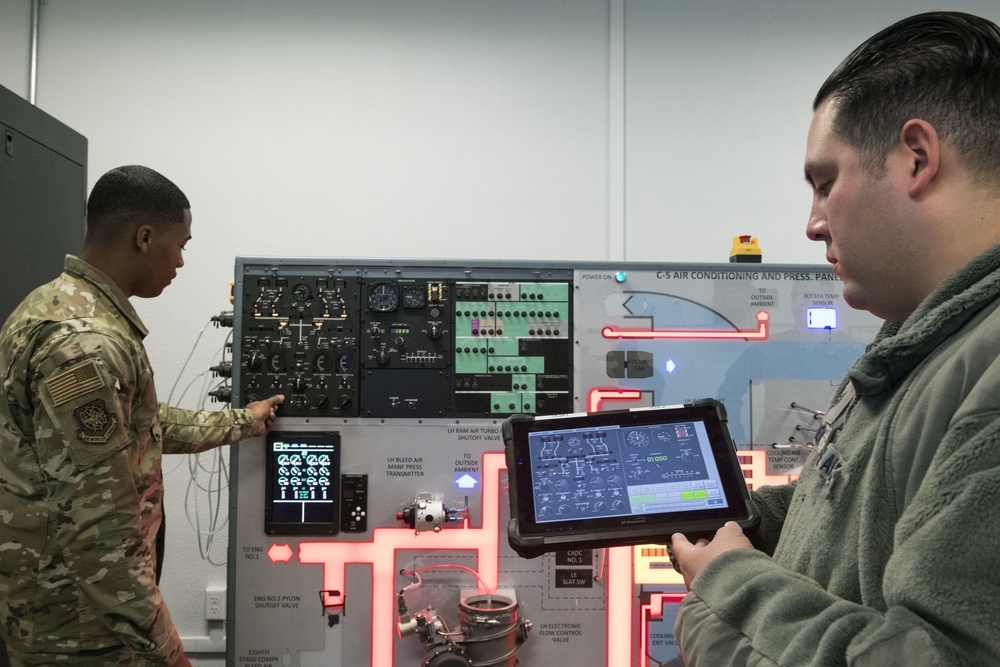 C-5M maintainers learn on upgraded legacy trainers