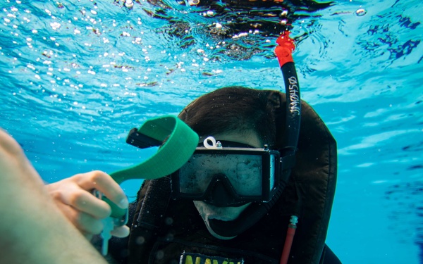 Rescue Swimmers Attend Training