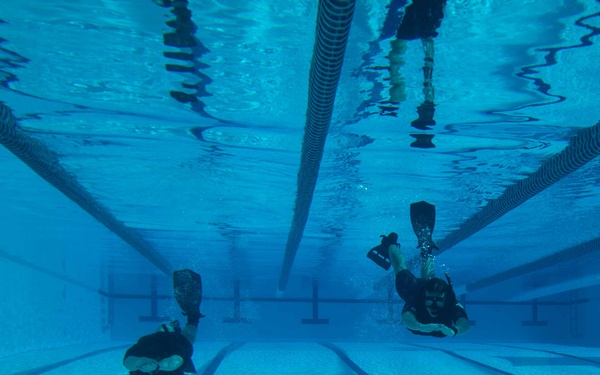 Rescue Swimmers Attend Training