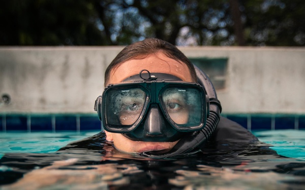 Rescue Swimmers Attend Training