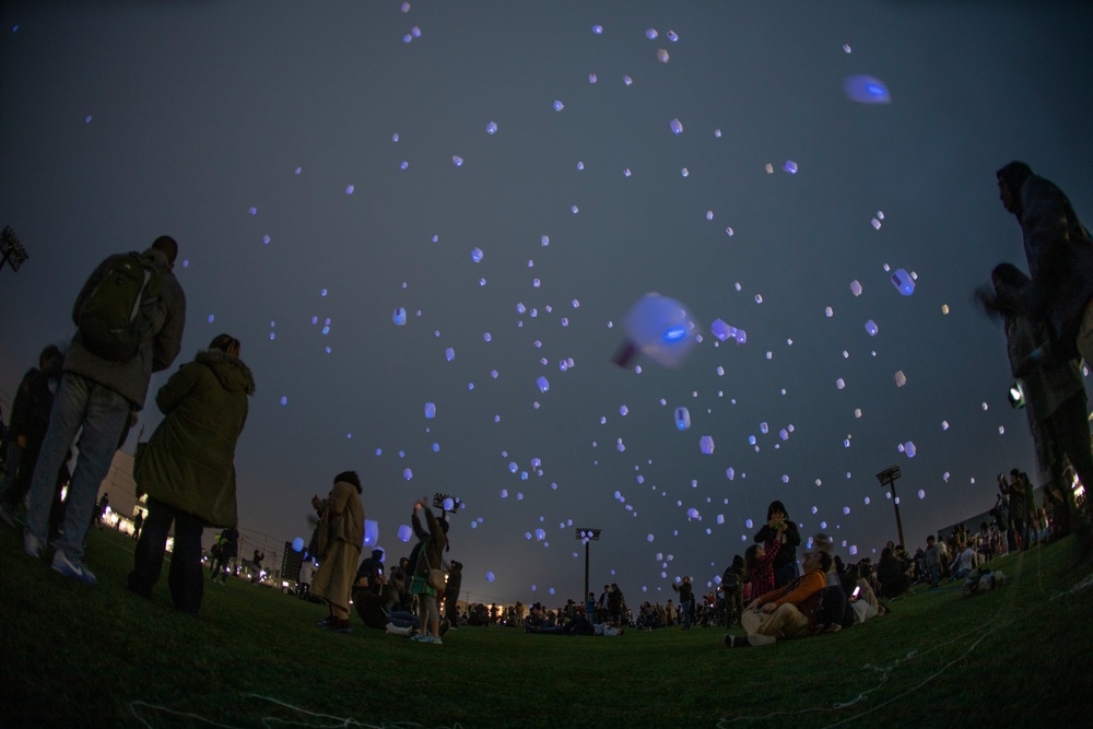 US service members volunteer in lantern festival