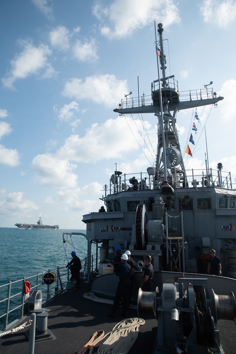 USS Chief transits South China Sea with Stennis and Mobile Bay