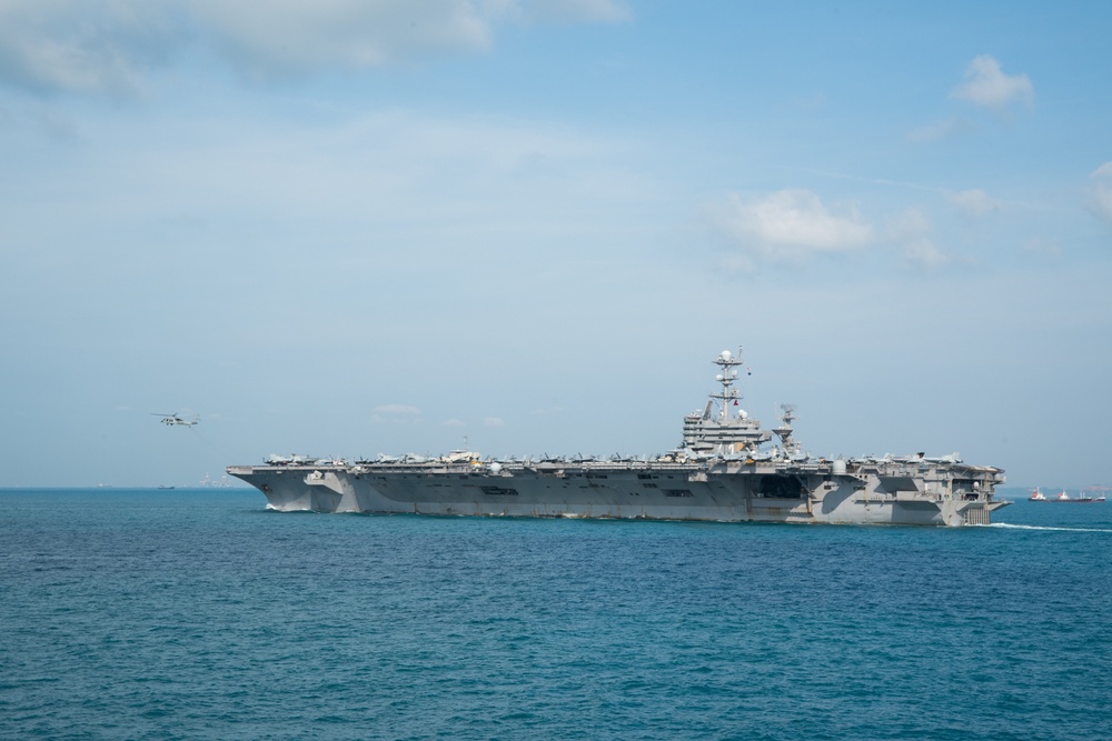 USS Chief transits South China Sea with Stennis and Mobile Bay