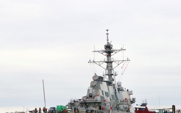 USS Arleigh Burke (DDG 51) Dry-Docking