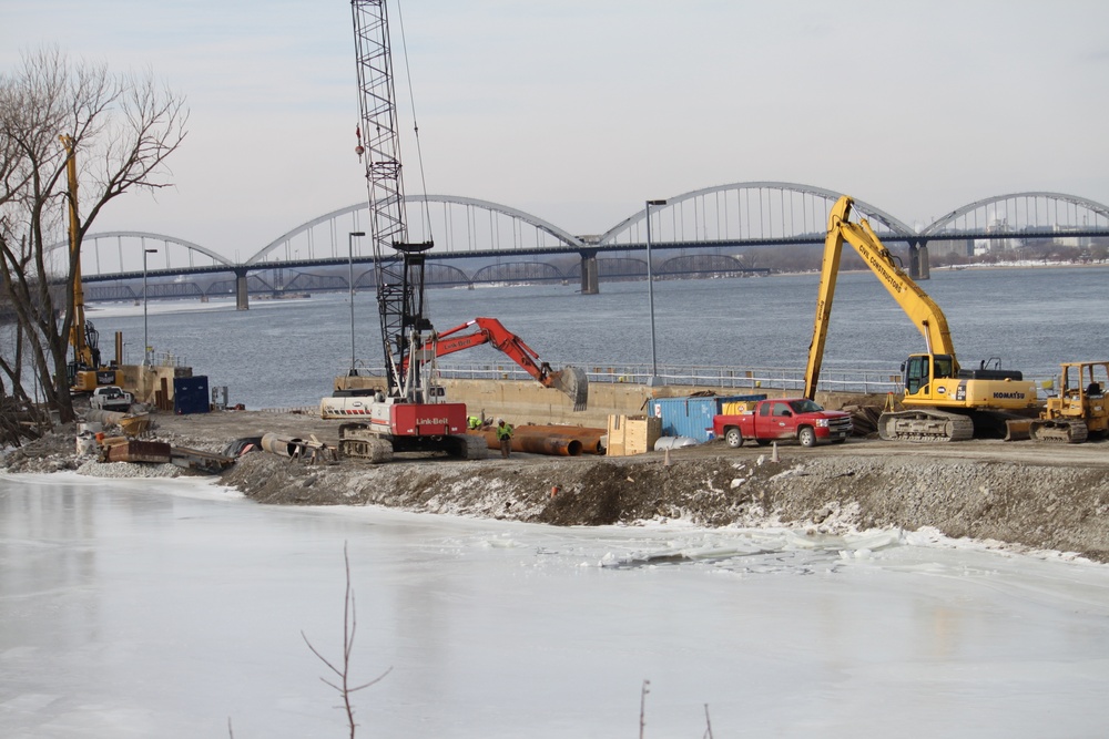 Mississippi River Locks Receive Winter Maintenance