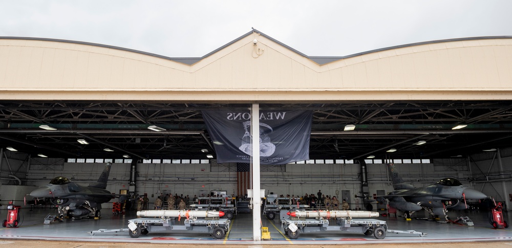 Gamblers, Tigers compete for year’s best load crew