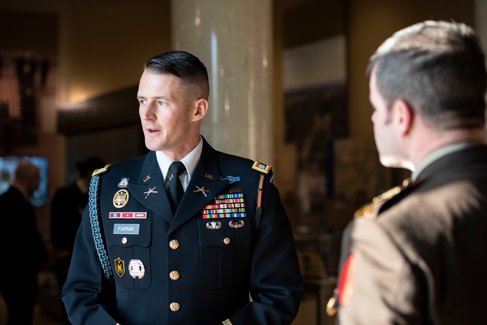 Commander of Canadian Joint Operations Command Lt. Gen. M.N. (Mike) Rouleau Participates in a Public Wreath-Laying Ceremony at the Tomb of the Unknown Soldier