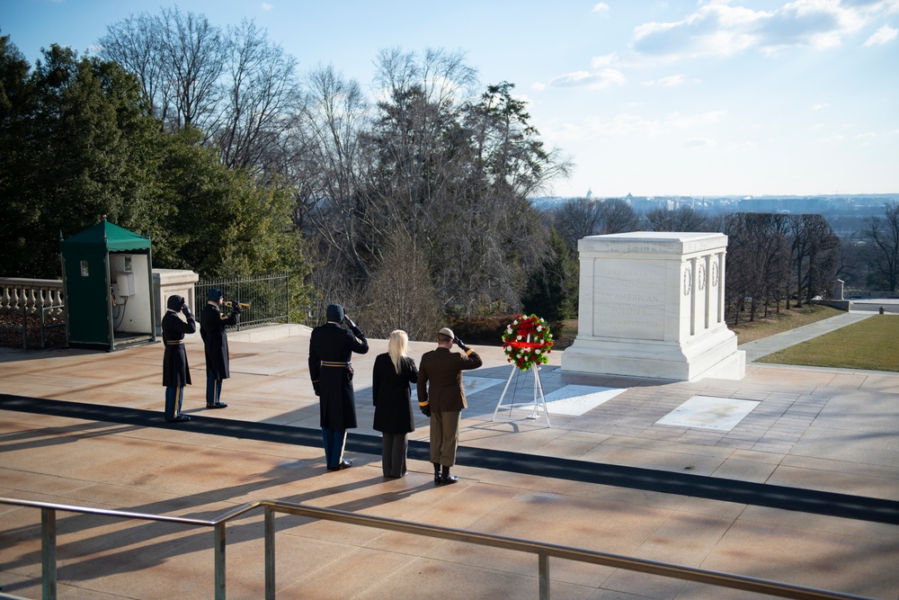 Commander of Canadian Joint Operations Command Lt. Gen. M.N. (Mike) Rouleau Participates in a Public Wreath-Laying Ceremony at the Tomb of the Unknown Soldier