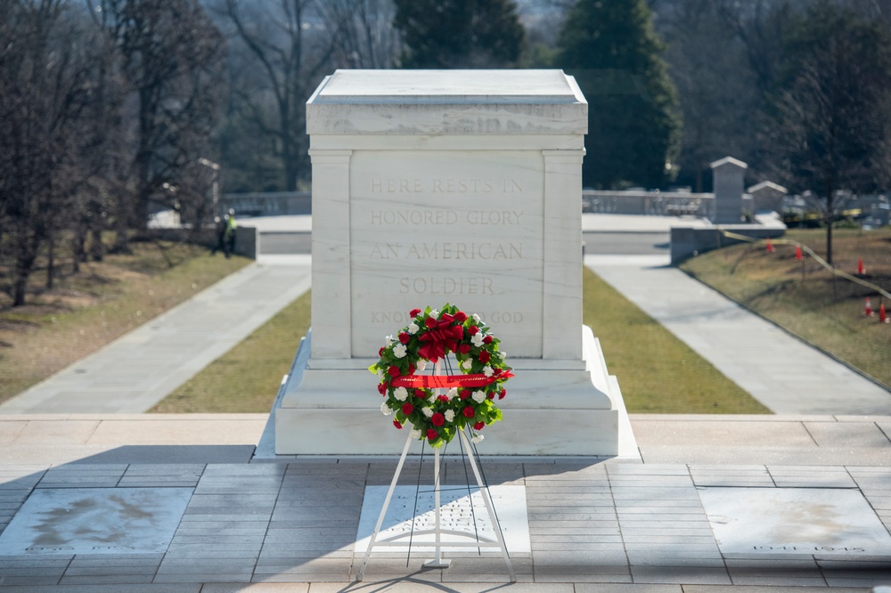 Commander of Canadian Joint Operations Command Lt. Gen. M.N. (Mike) Rouleau Participates in a Public Wreath-Laying Ceremony at the Tomb of the Unknown Soldier