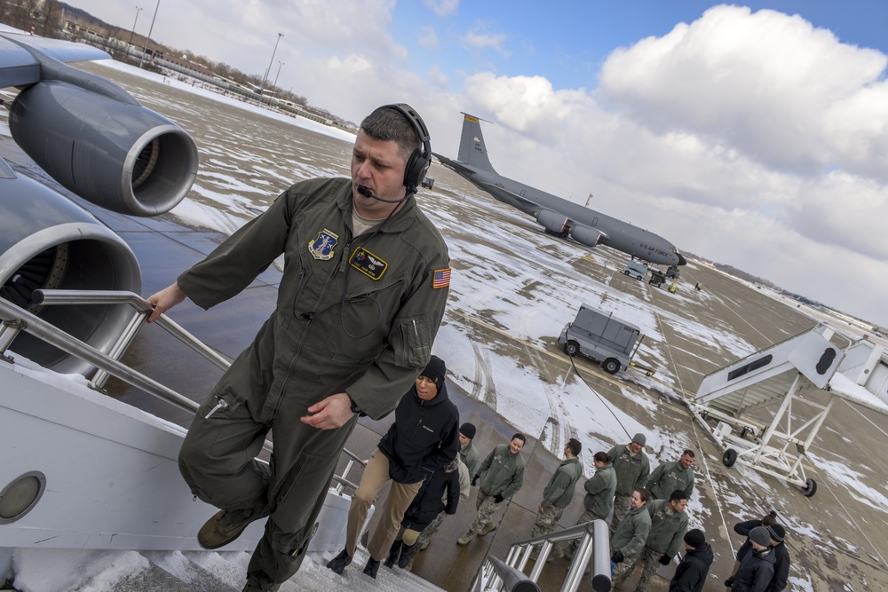 Pitt ROTC Flies with 171st