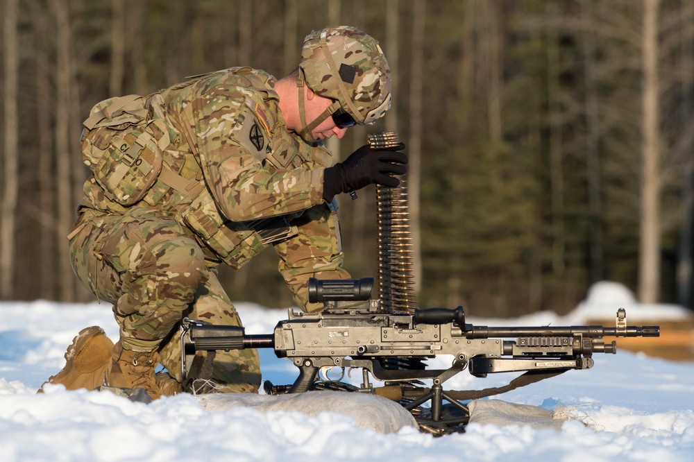 '1 Geronimo' paratroopers fire machine guns at JBER