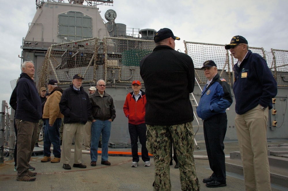 USS Gettysburg (CG 64) hosts museum volunteers