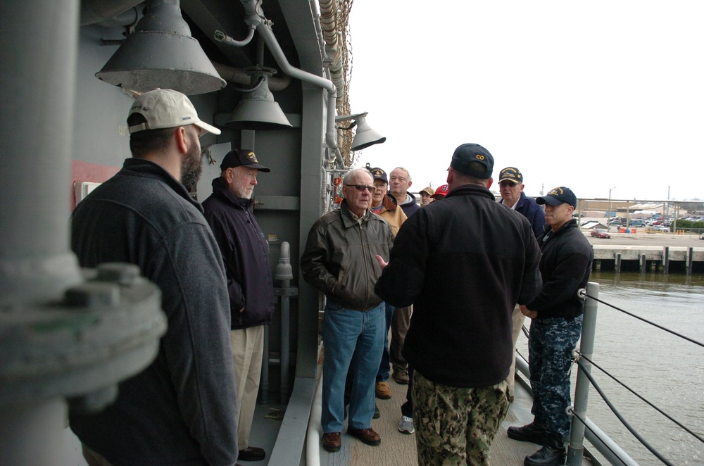 Guided tour of USS Gettysburg (CG 64)