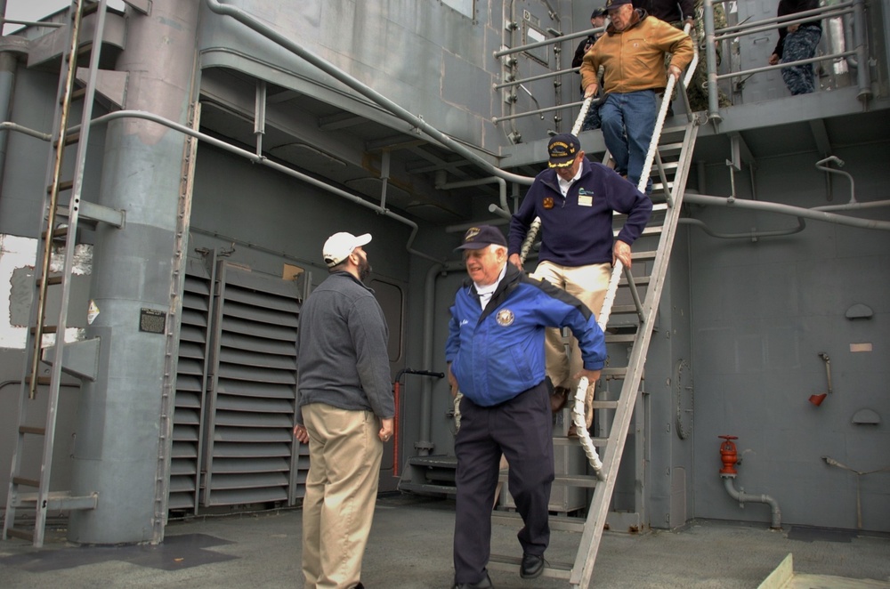 USS Gettysburg (CG 64) guided tour