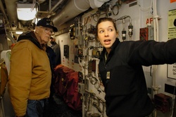 Museum volunteers visit USS Gettysburg (CG 64)