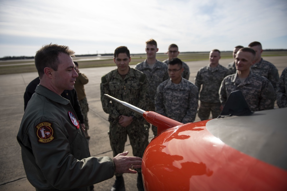 Navy Pilots Educate, Inspire Texas A&amp;M NROTC Students in College Station