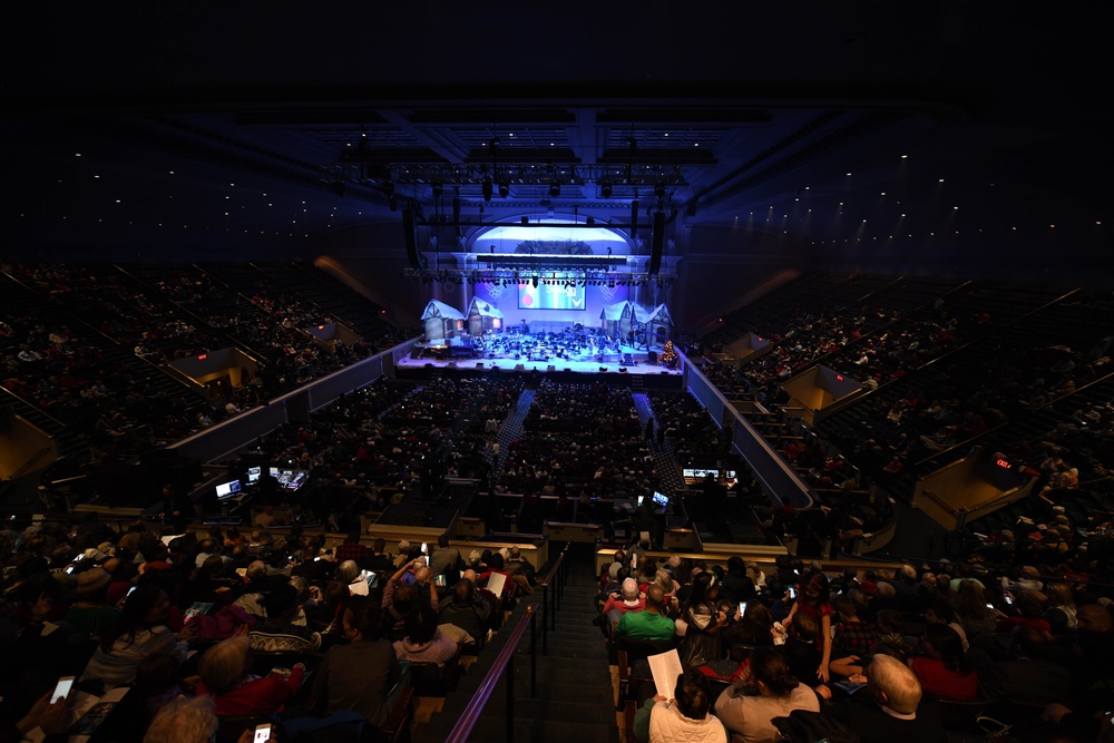U.S. Air Force Band performs holiday concert