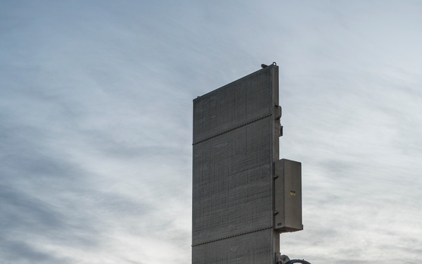 Marines from Headquarters Battery, 14th Marines set up an AN/TPQ-46 Fire-Finder