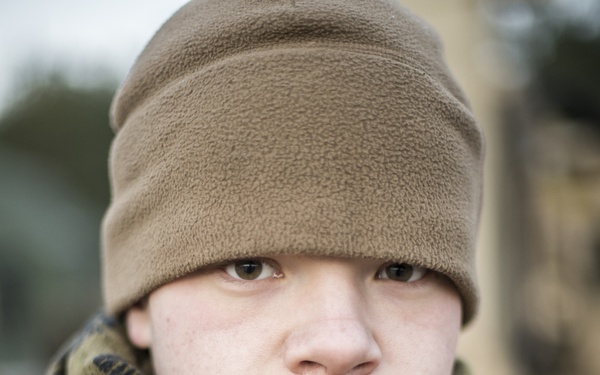 Marines from Headquarters Battery, 14th Marines set up an AN/TPQ-46 Fire-Finder